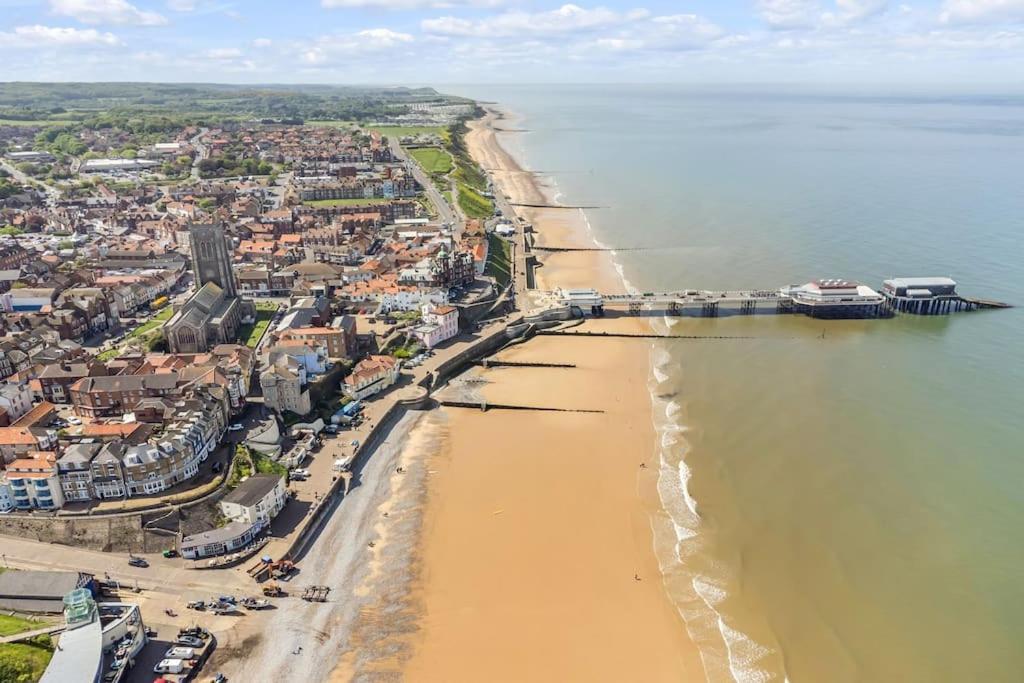 1-Bed Seaside Apartment With Parking Cromer Exterior foto